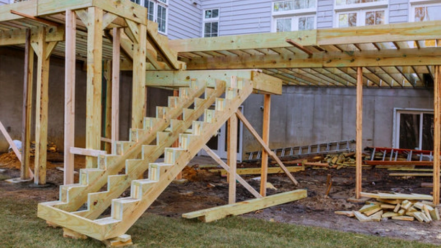 unsplash_Yr4n8O_3UPc deck construction
